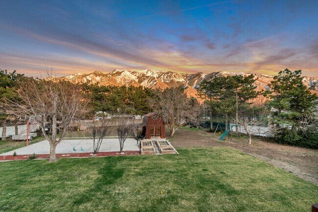 Foto del edificio - Beautiful 5-Bedroom Home in Sandy!