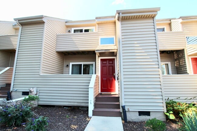 Building Photo - 1320 Bradley Dr