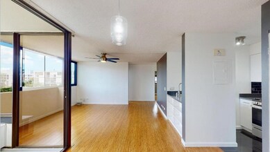 Building Photo - 1571 Piikoi St