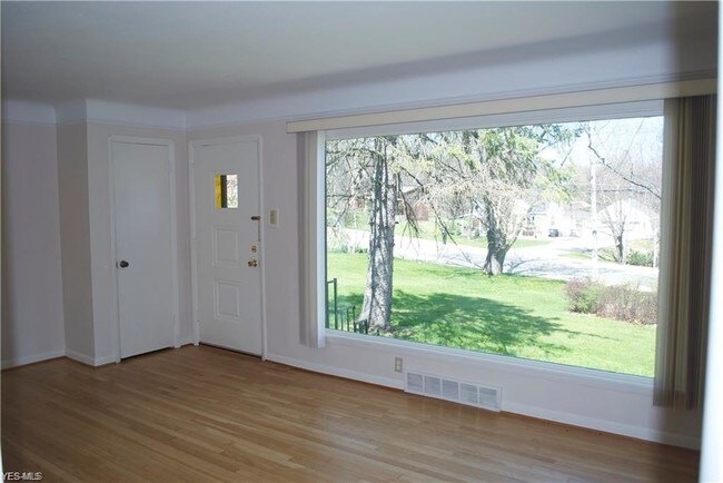 Building Photo - 5322 Eastview Dr