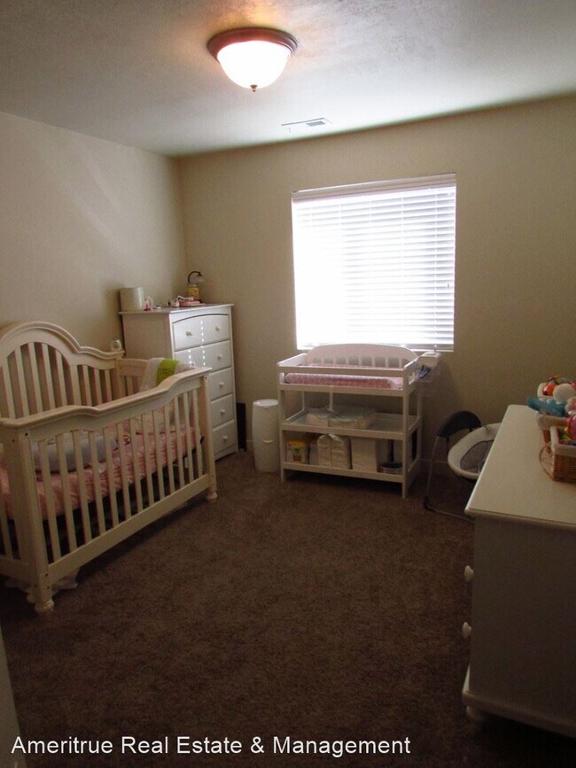 Foto del edificio - 3 br, 2 bath House - 207 N 680 E