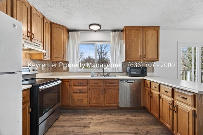 Building Photo - Spacious 3BR Home with Finished Basement in St. Charles