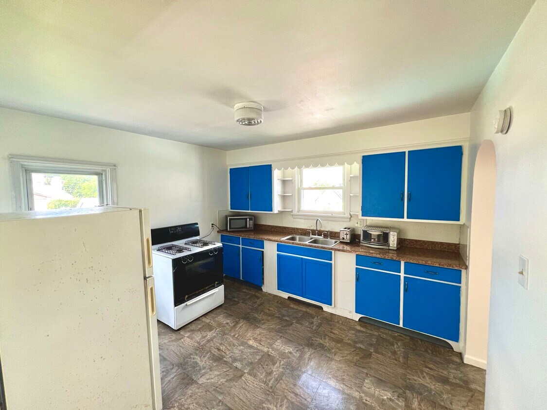 Enter the kitchen via private staircase - 1221 Church St