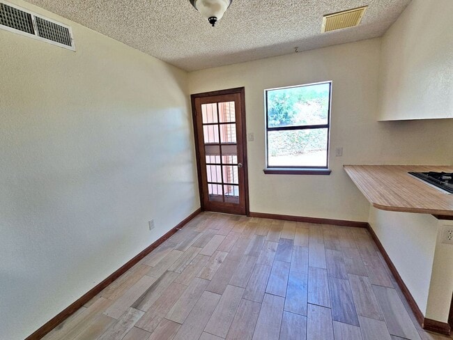 Building Photo - 3219 Mountain Ridge Dr