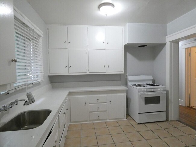 Foto del edificio - 1754 E 2nd St