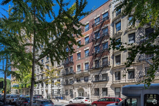 Building Photo - 349 W 85th St