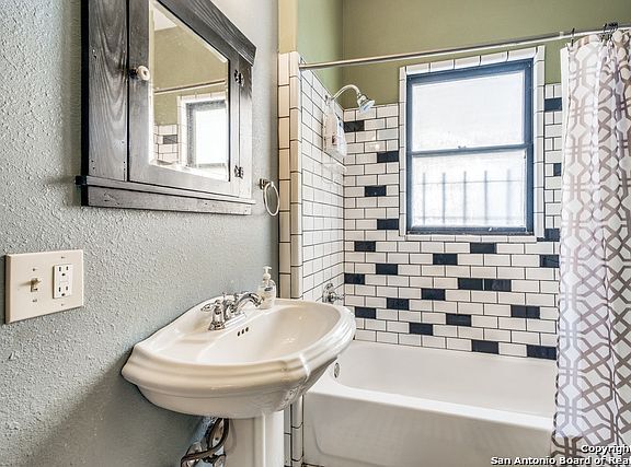 Foto del edificio - 1522 W Salinas St