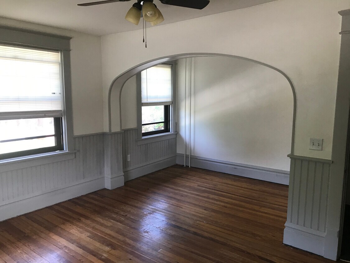 Primary Photo - 344 Park Ave