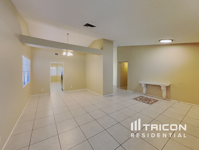 Building Photo - 366 Umbria Way