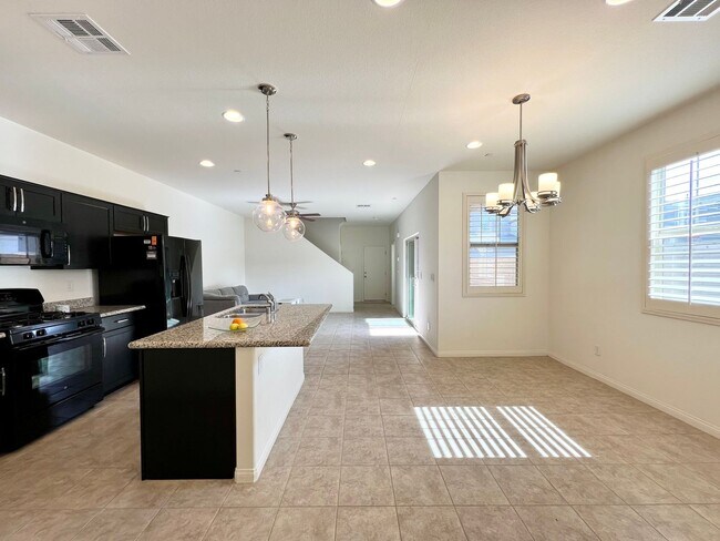 Foto del edificio - BEAUTIFUL TOWNHOME IN CADENCE!