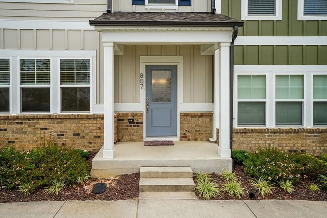 Building Photo - 807 Trestleview St