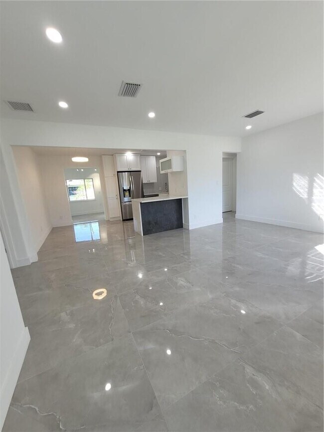 Foto del edificio - 6041 SW 17th St
