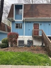 Building Photo - 7042 Longstreet Dr