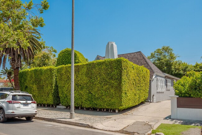 Foto del edificio - 542 N Sierra Bonita Ave