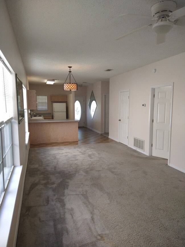 Building Photo - 217 Wildflower Ln