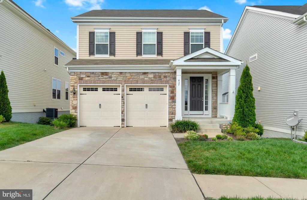 Primary Photo - 437 Boxelder Dr