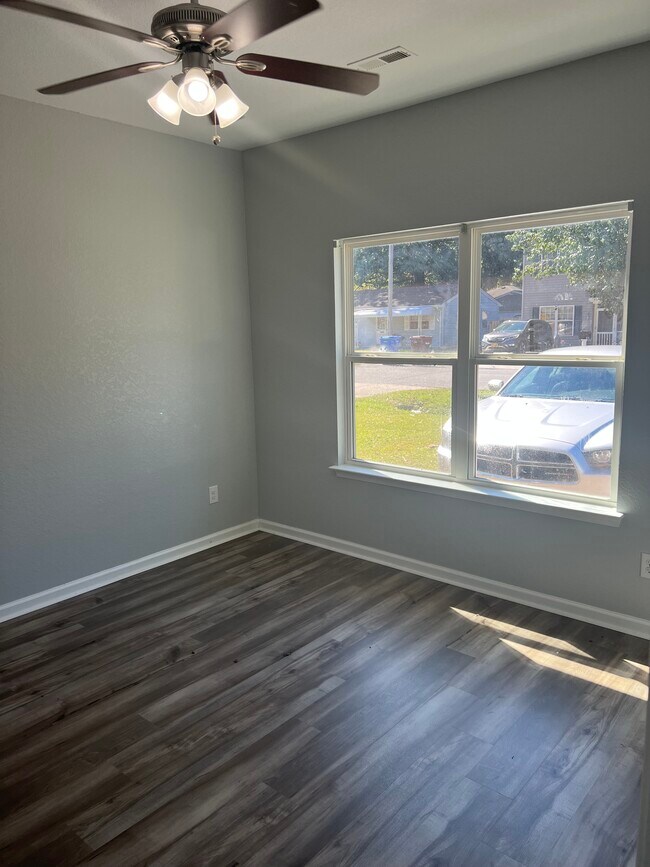 Building Photo - 2116 Weber Ave