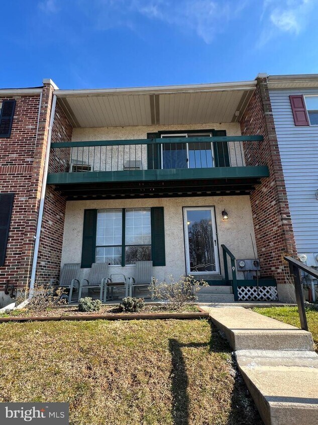 9 Colonial Way, Aston, PA 19014 Townhouse for Rent in Aston, PA