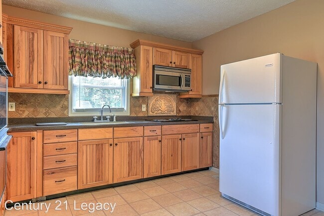 Building Photo - 1 br, 1 bath House - 1016 Walnut Ave