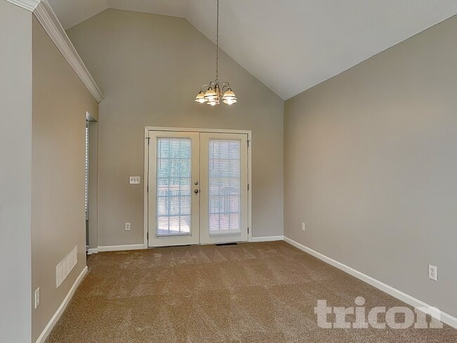 Foto del edificio - 5731 Newnan Cir