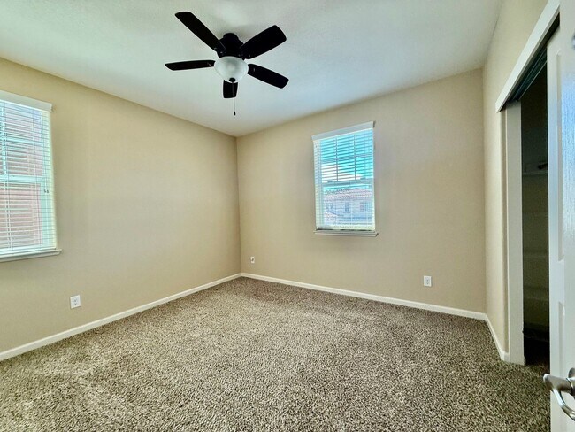 Building Photo - Great Home available immediately