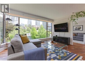 Building Photo - 1006 Beach Ave