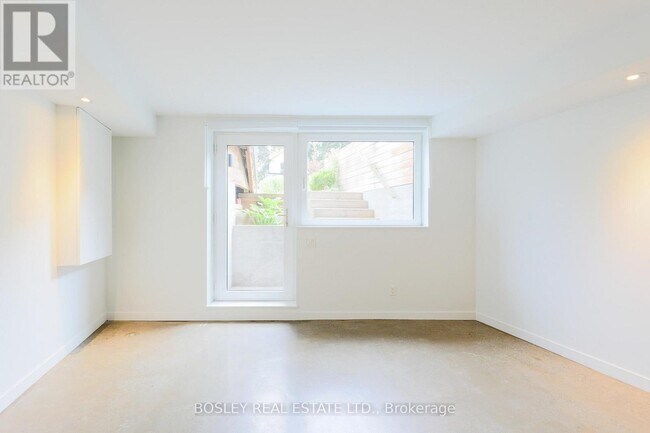 Photo du bâtiment - 63 Dagmar Ave