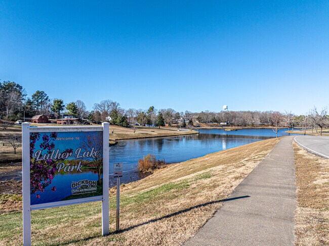 Foto del edificio - 205 W Lake Dr