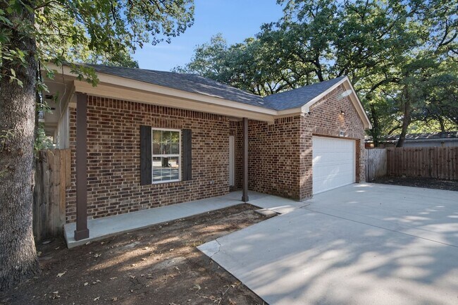 Building Photo - 1837 Jennifer Ct
