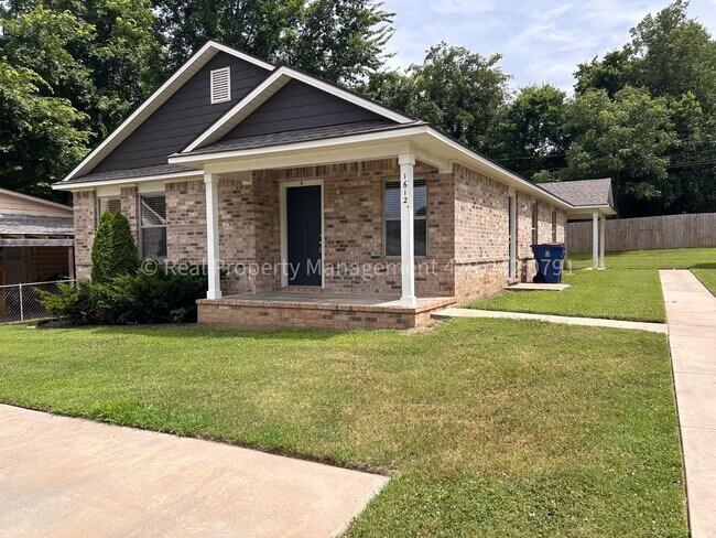 Foto del edificio - MOVE IN SPECIAL! HALF OFF MOVE IN RENT! 2 ...