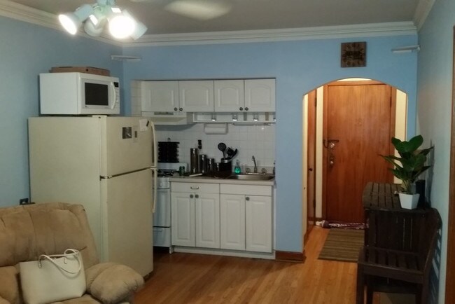 Kitchen - 115 N Main St