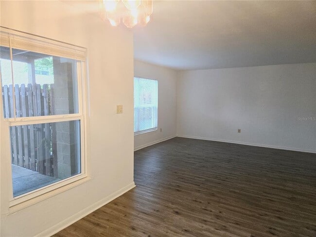 Building Photo - 3934 SW 26th Dr