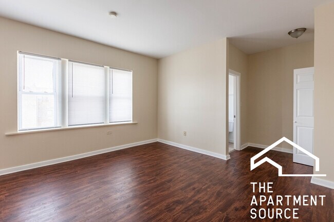 Foto del edificio - 3156 W Warren Blvd