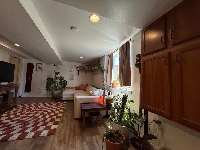 Foto del edificio - 1511 Lakeway Dr