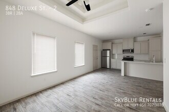 Building Photo - 848 Deluxe St