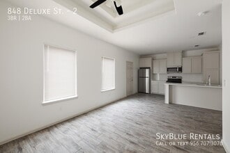 Building Photo - 848 Deluxe St