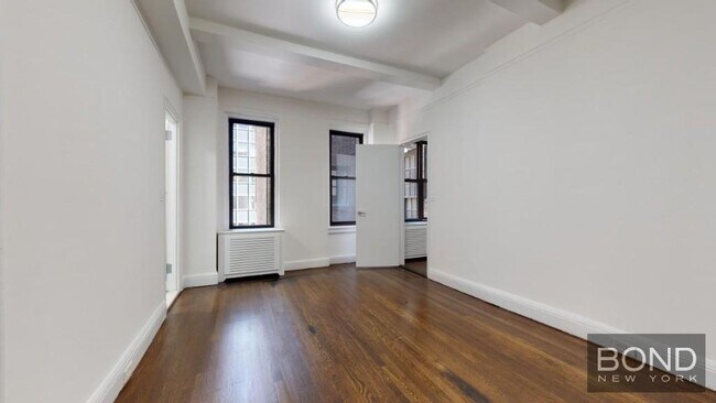 Building Photo - 140 E 46th St