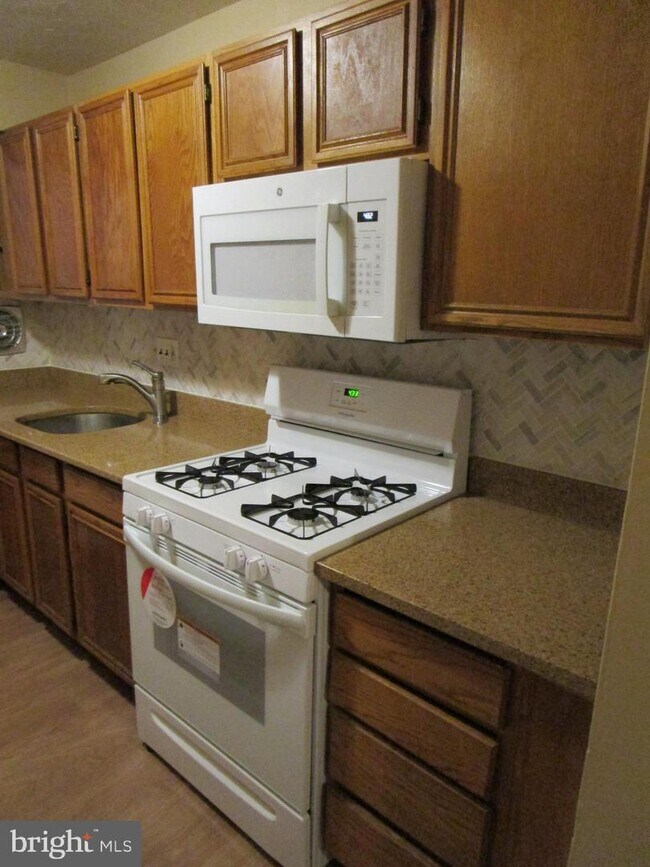 Foto del edificio - 11344 Cherry Hill Rd
