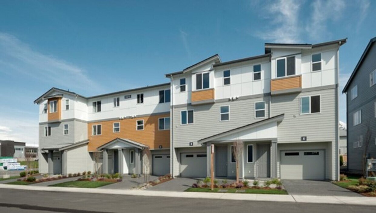 Spacious and Beautifully Landscaped 3 bed/3ba Townhome in Central Park - Spacious and Beautifully Landscaped 3 bed/3ba Townhome in Central Park