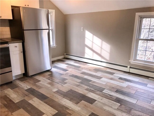 Foto del edificio - 642 Mixville Rd