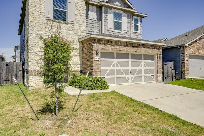 Building Photo - 6508 Carriage Pines Dr