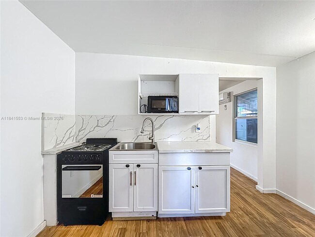 Foto del edificio - 1110 N 58th Ave