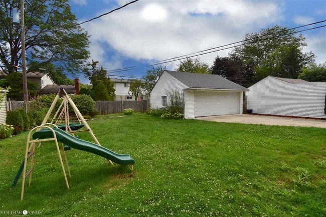 Building Photo - 1086 Hawthorne Rd