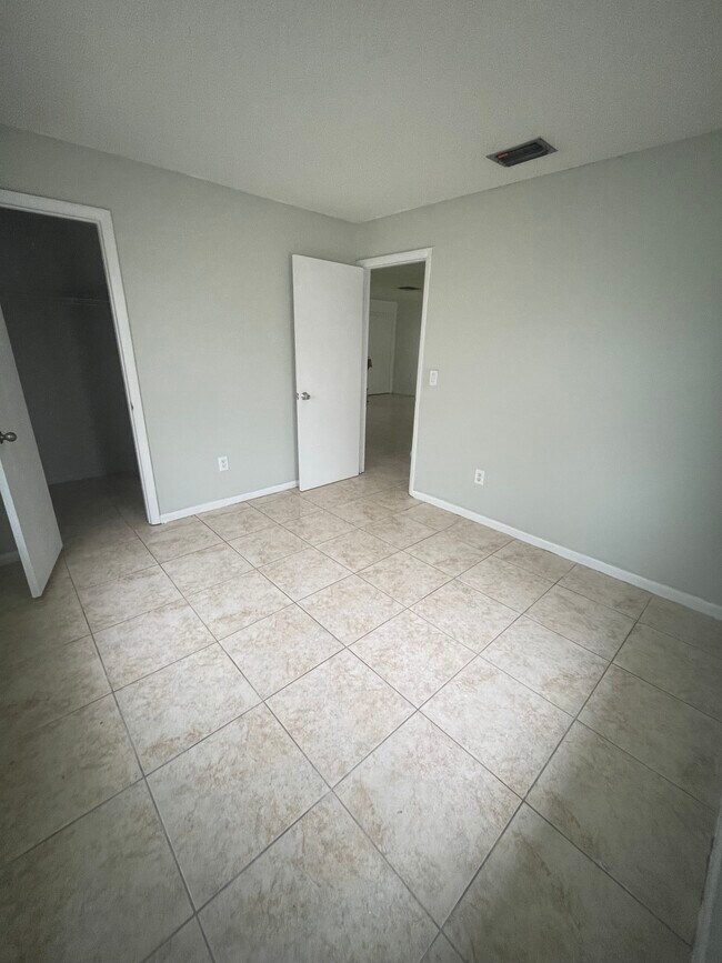 Building Photo - 1637 Barbarie Ln