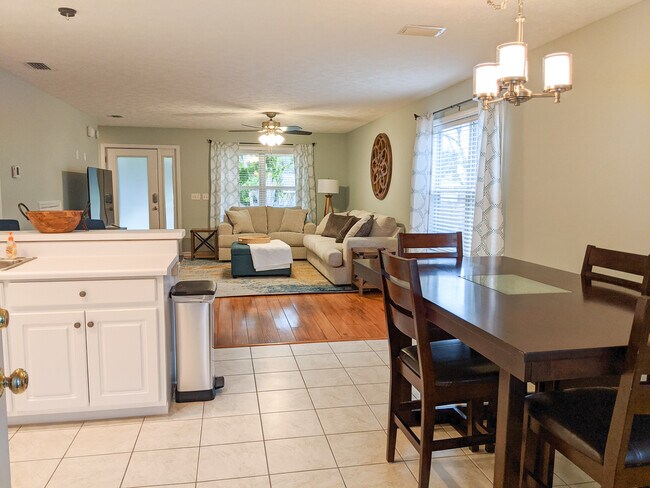 Foto del edificio - 1300 Arthur Ave