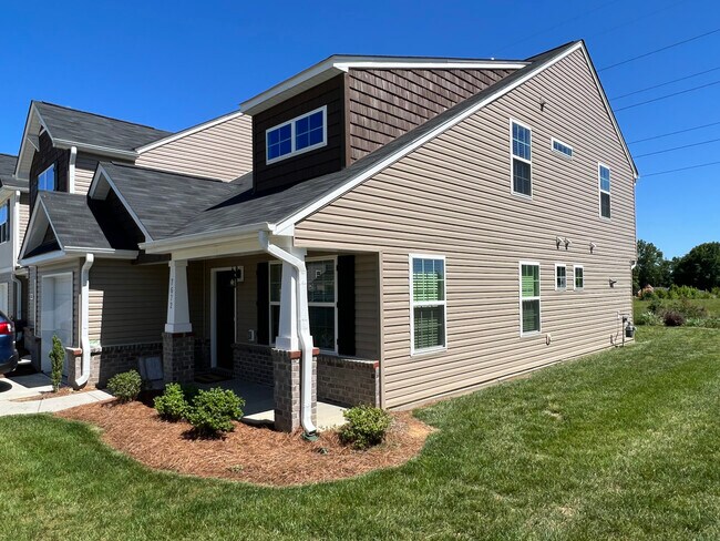 Building Photo - 7672 Oliver park dr
