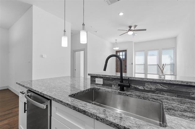 Foto del edificio - 6059 Rivendell Dr