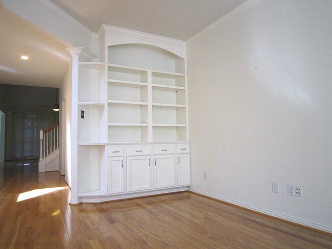 Building Photo - 1528 Mesa Verde Dr