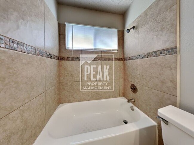 Foto del edificio - Beautiful 3Bed/2Bath Home ready for a JULY...
