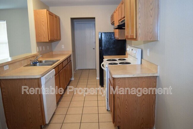 Foto del edificio - 8028 Doreen Ave